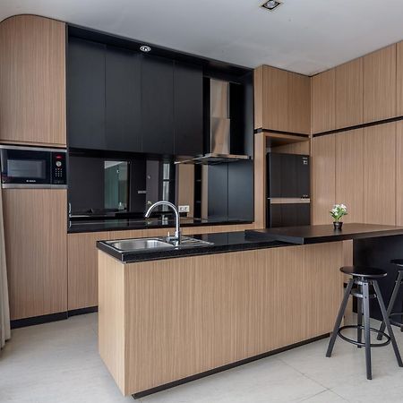 Upscale Suites Giacarta Esterno foto